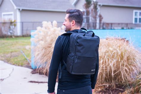 tomtoc laptop backpack.